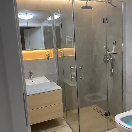 Ive4hil/on Pinea Apartman *